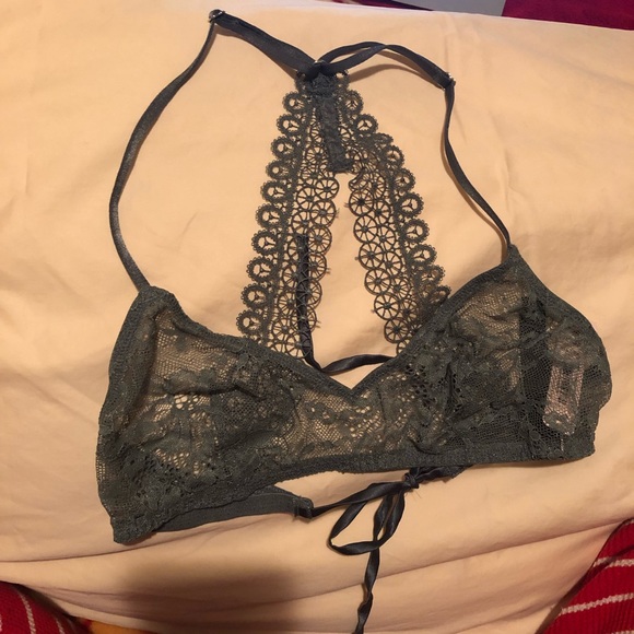 NWT Victoria Secret very lace scoop neck bra. - Picture 2 of 4